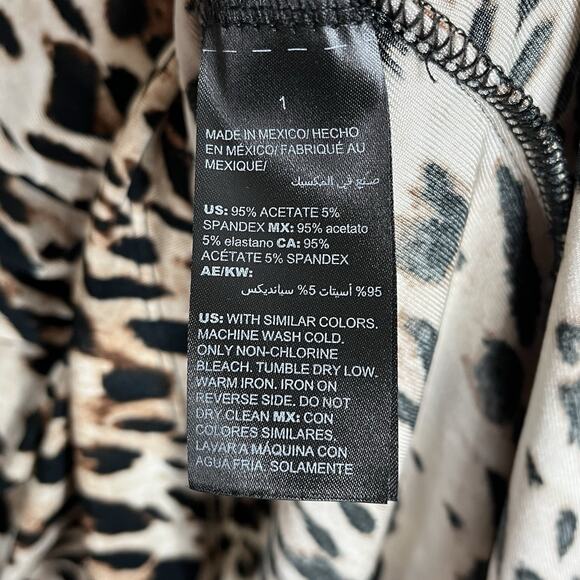 Chicos Travelers Leopard Print Top Womens 8/10 M 1 Slinky Knit Animal Resort - Picture 5 of 6